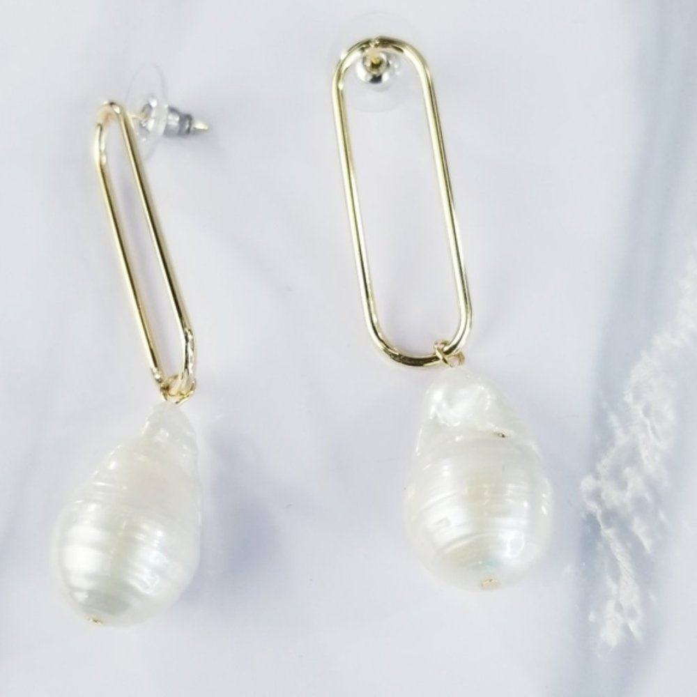 NEW Baroque Freshwater Pearls Paperclip Hoop NWT - Picture 3 of 6